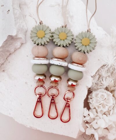 Lazy Daisy Lanyard | Sage