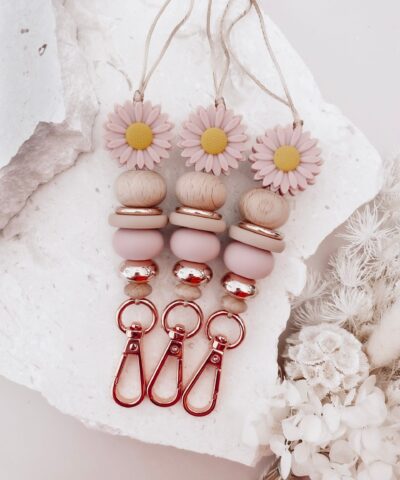 Lazy Daisy Lanyard | Milk Tea